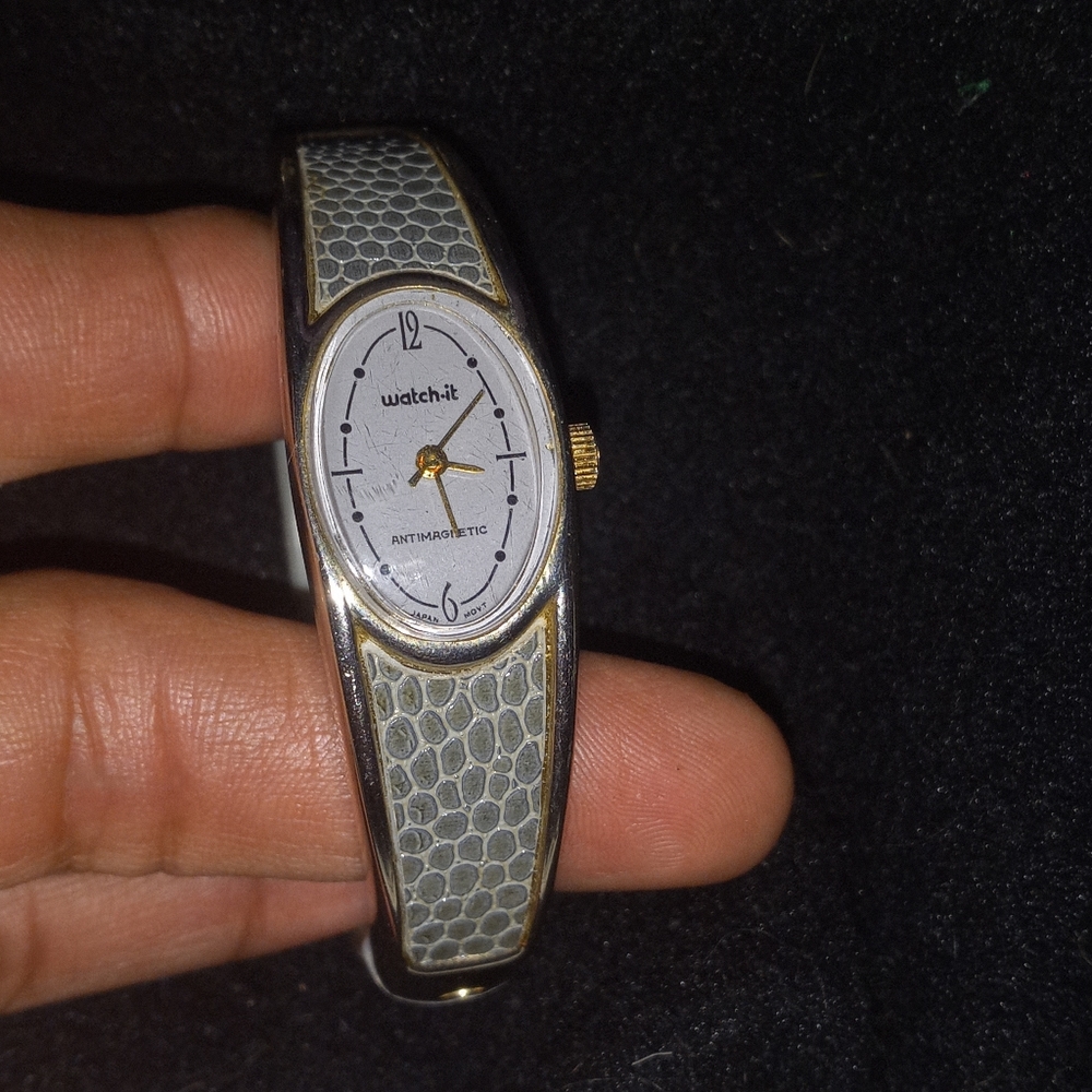 Ladies Watch-It bangle-style watch